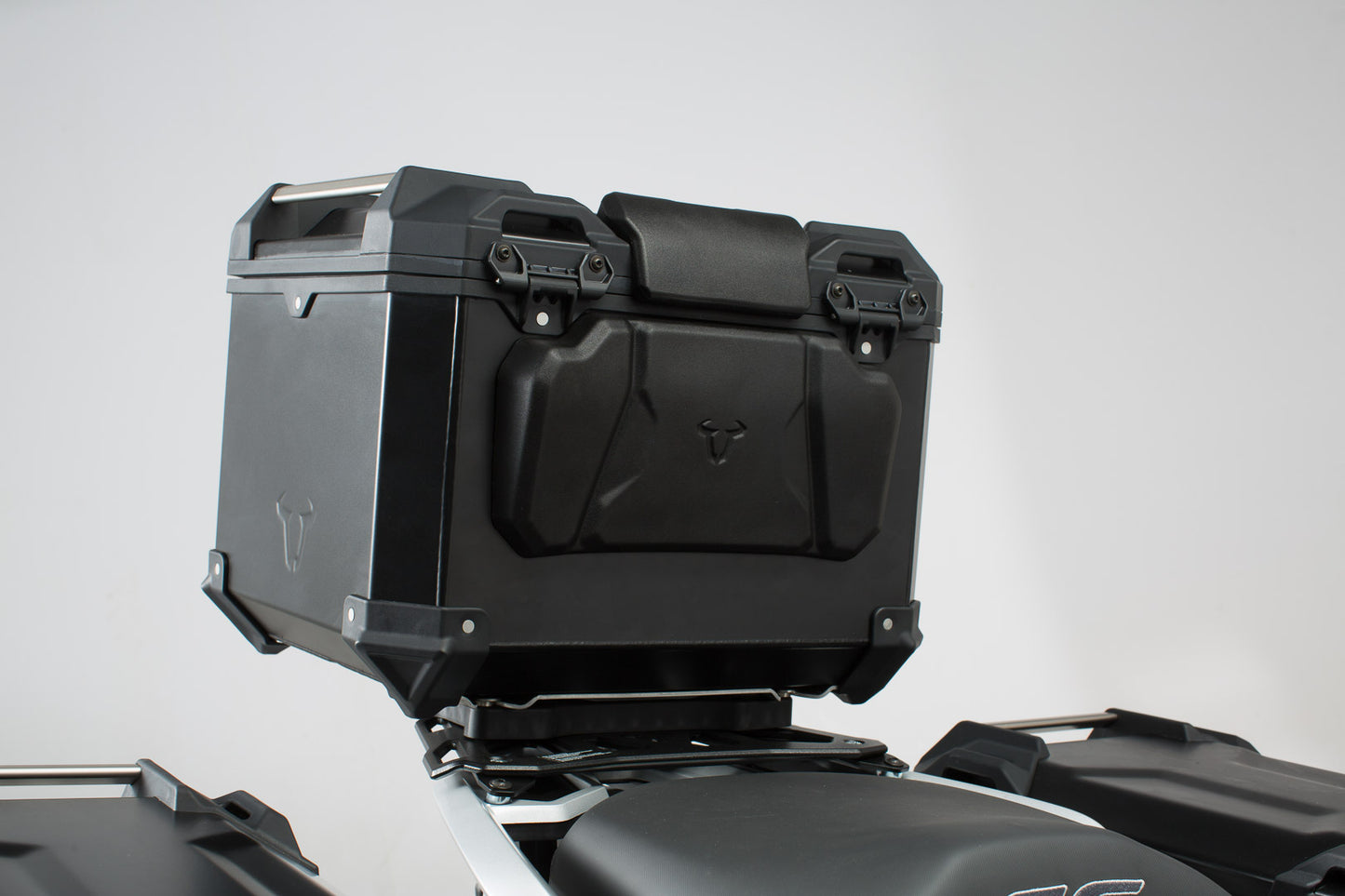 SW-MOTECH Respaldo de pasajero para maleta topcase TRAX ADV Negro.