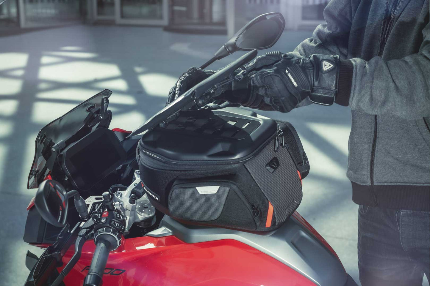 SW-MOTECH Drybag para tableta para sistema MOLLE Negro.