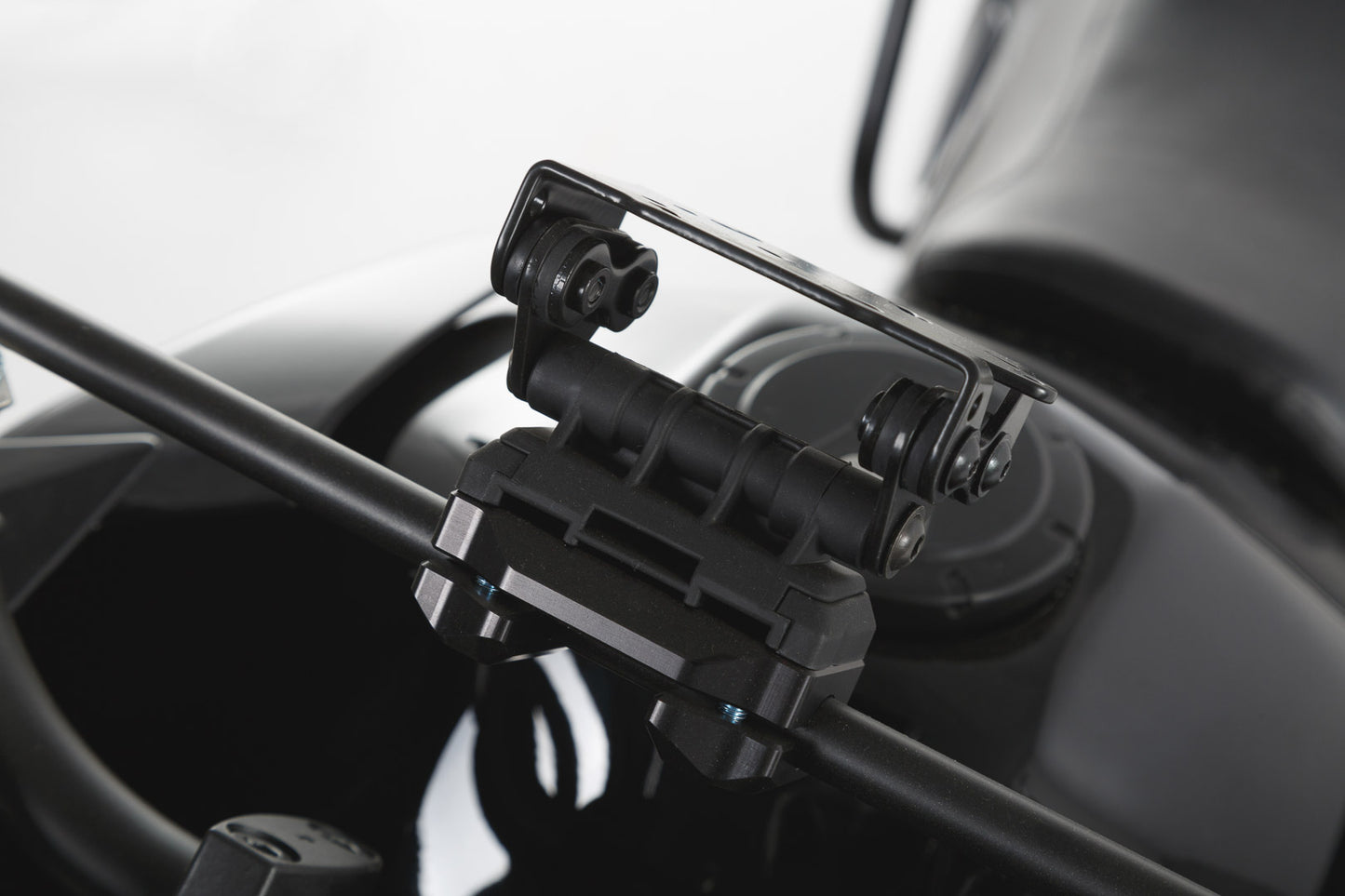 SW-MOTECH Soporte de GPS QUICK-LOCK para barra cruzada Negro. Amortiguador.