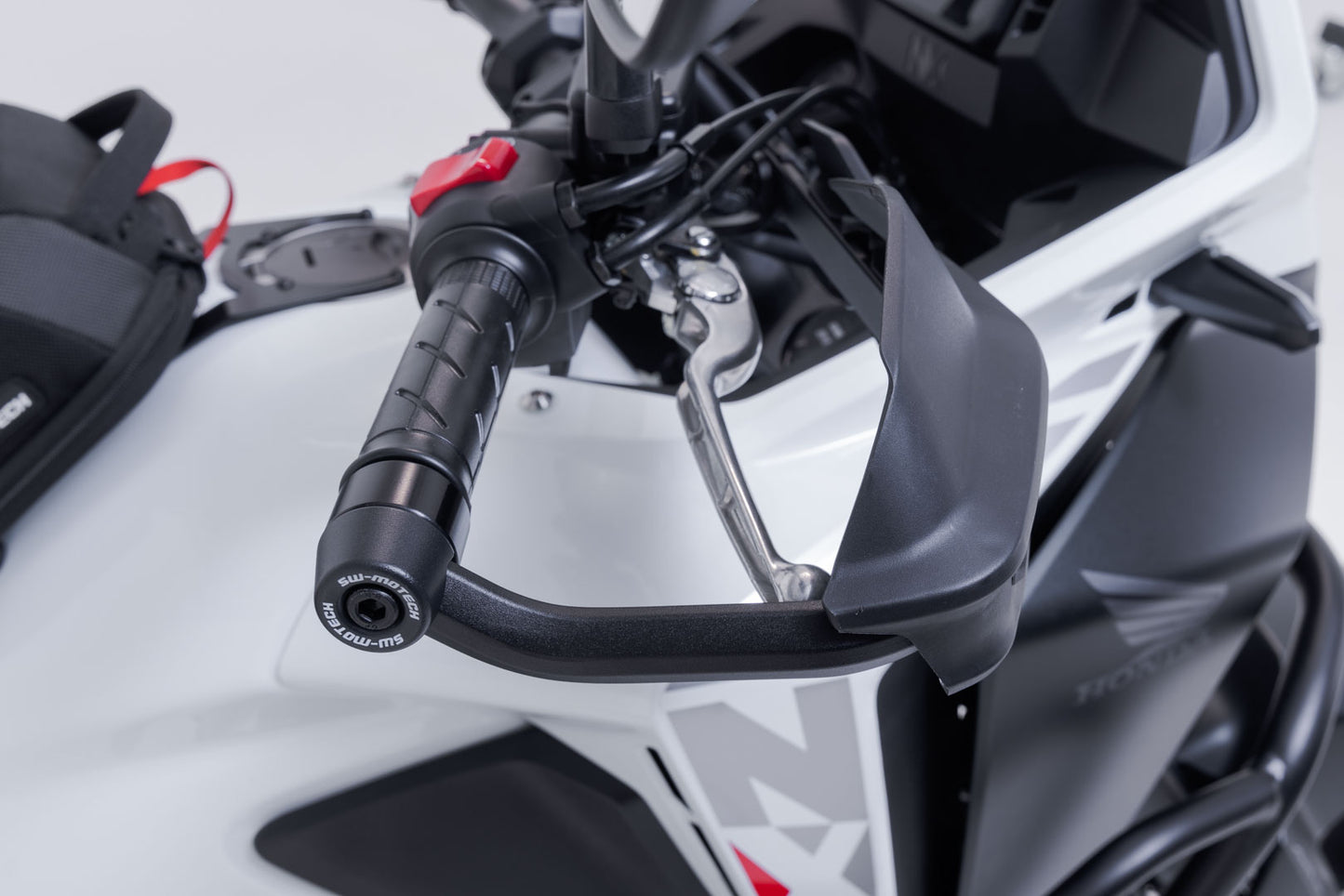 SW-MOTECH Kit de protectores de manos Adventure Negro. Honda CB500X (18-) NX500 (23-).