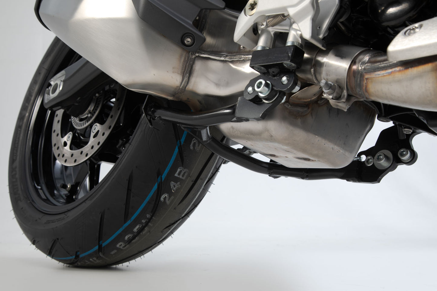 SW-MOTECH Caballete central Negro. BMW F 900 R (19-24) con bajada BMW.