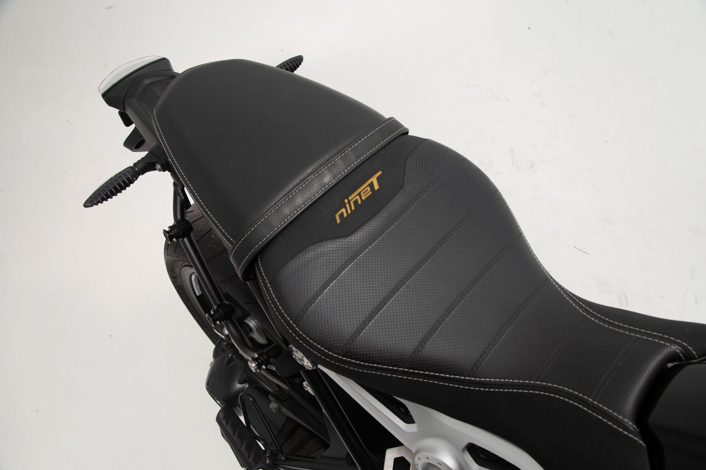 SW-MOTECH Soporte lateral derecho SLC BMW R nineT (14-) Scrambler/Pure/Racer/GS (16-).