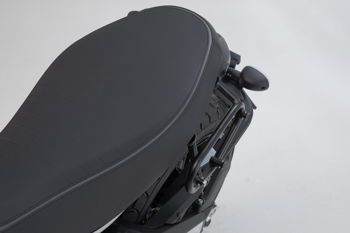 SW-MOTECH Soporte lateral izquierdo SLC Modelos Ducati Scrambler (18-).