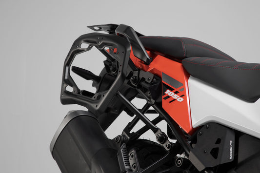 SW-MOTECH Soporte lateral PRO Negro. Suzuki V-Strom 1050 (19-).