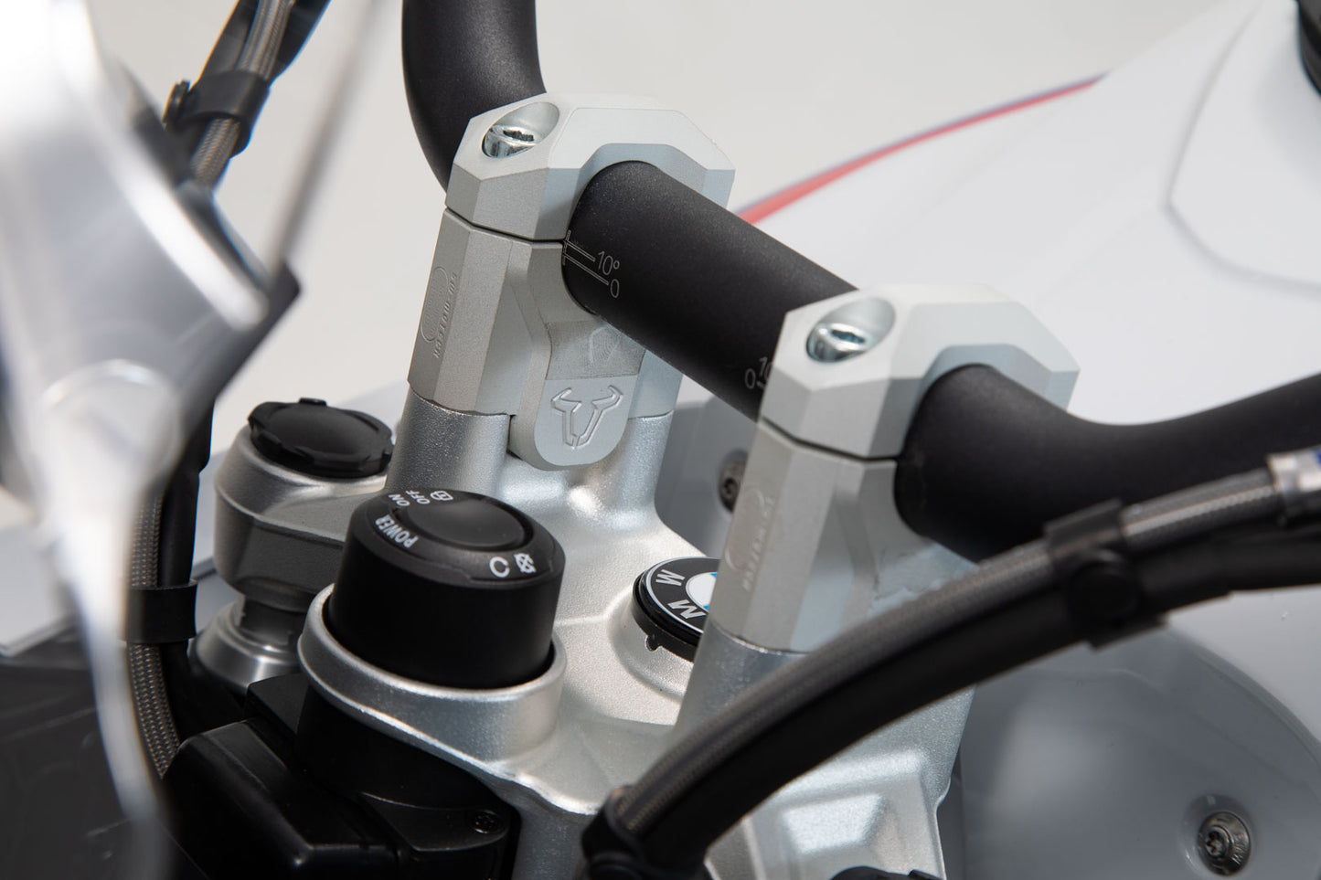 SW-MOTECH Elevador de manillar h=40 mm. Plateado. R1200GS (12-18) R1250GS (18-).