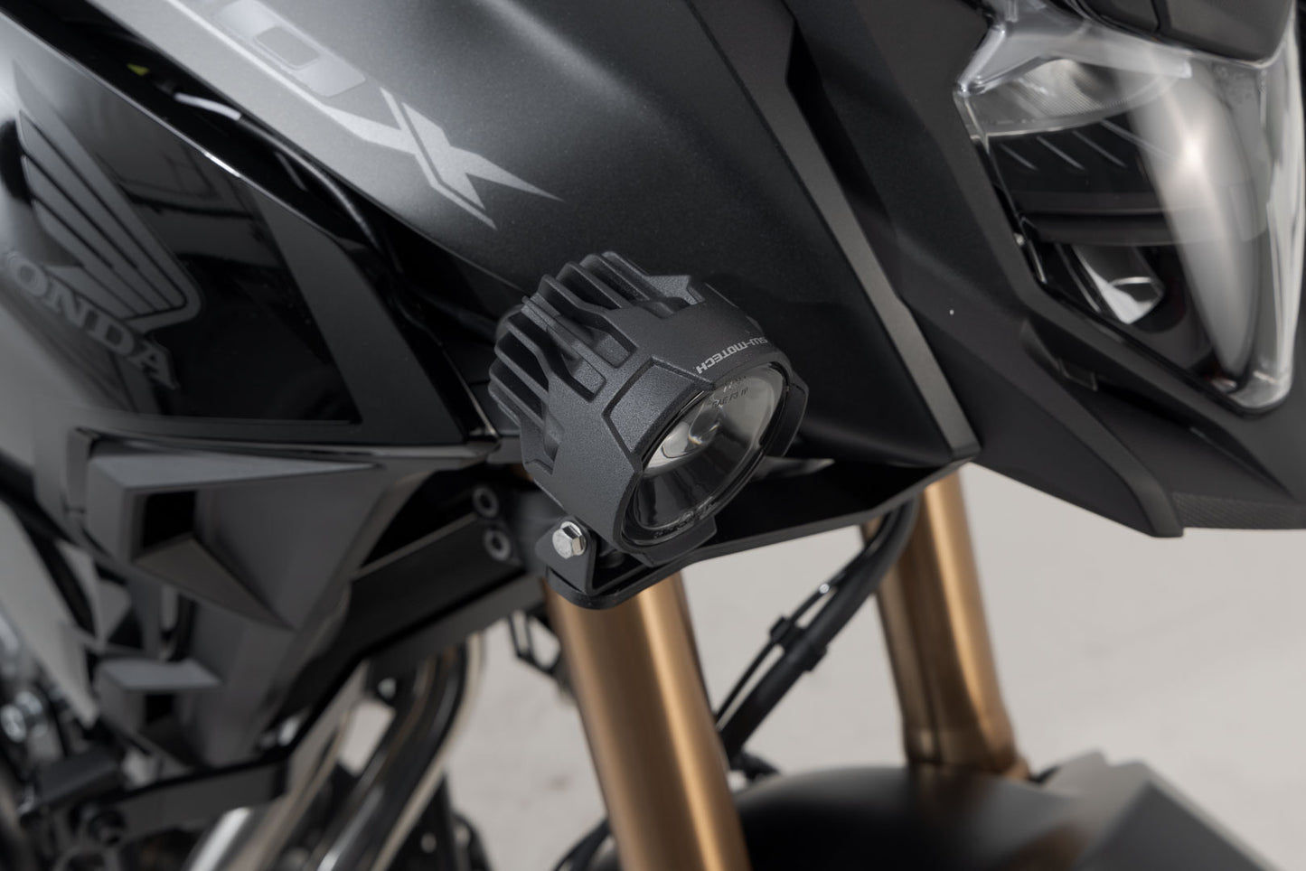 SW-MOTECH Soporte para luces Negro. Honda CB500X (18-) NX500 (23-).