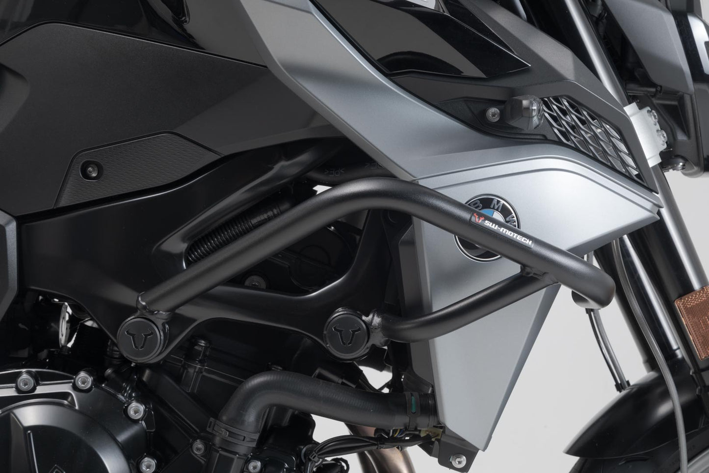 SW-MOTECH Protecciones laterales de motor Negro. BMW F 900 R (19-).