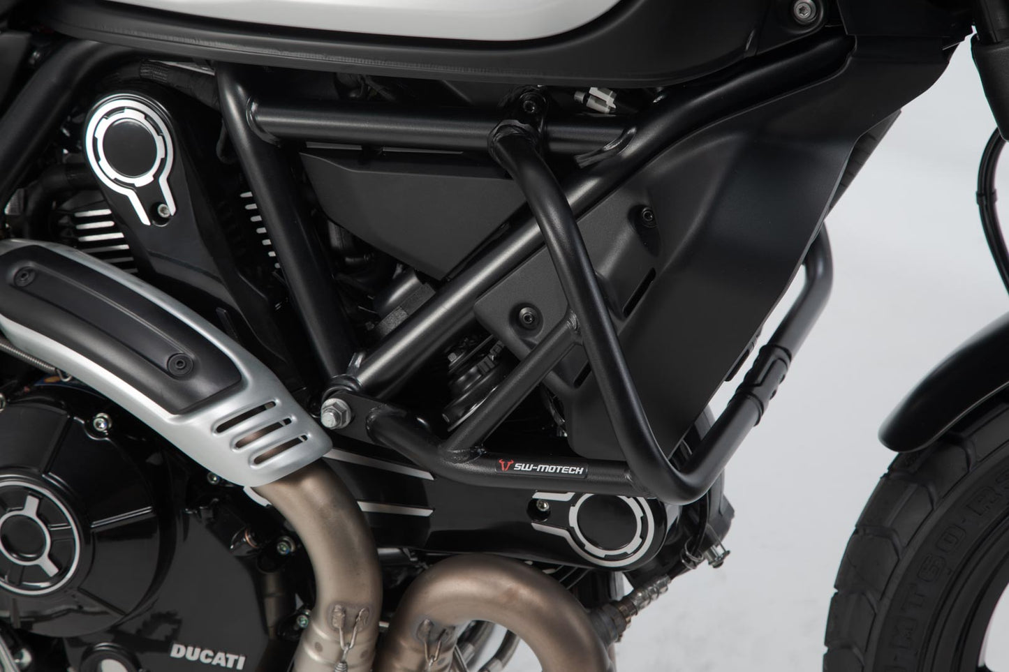 SW-MOTECH Protecciones laterales de motor Negro. Modelos Ducati Scrambler (14-).