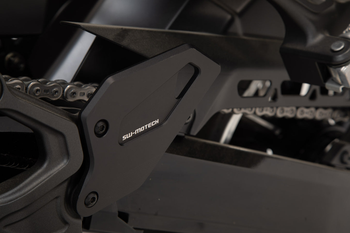 SW-MOTECH Protector de talón Negro. Kawasaki Z900RS/ Cafe / SE (17-).