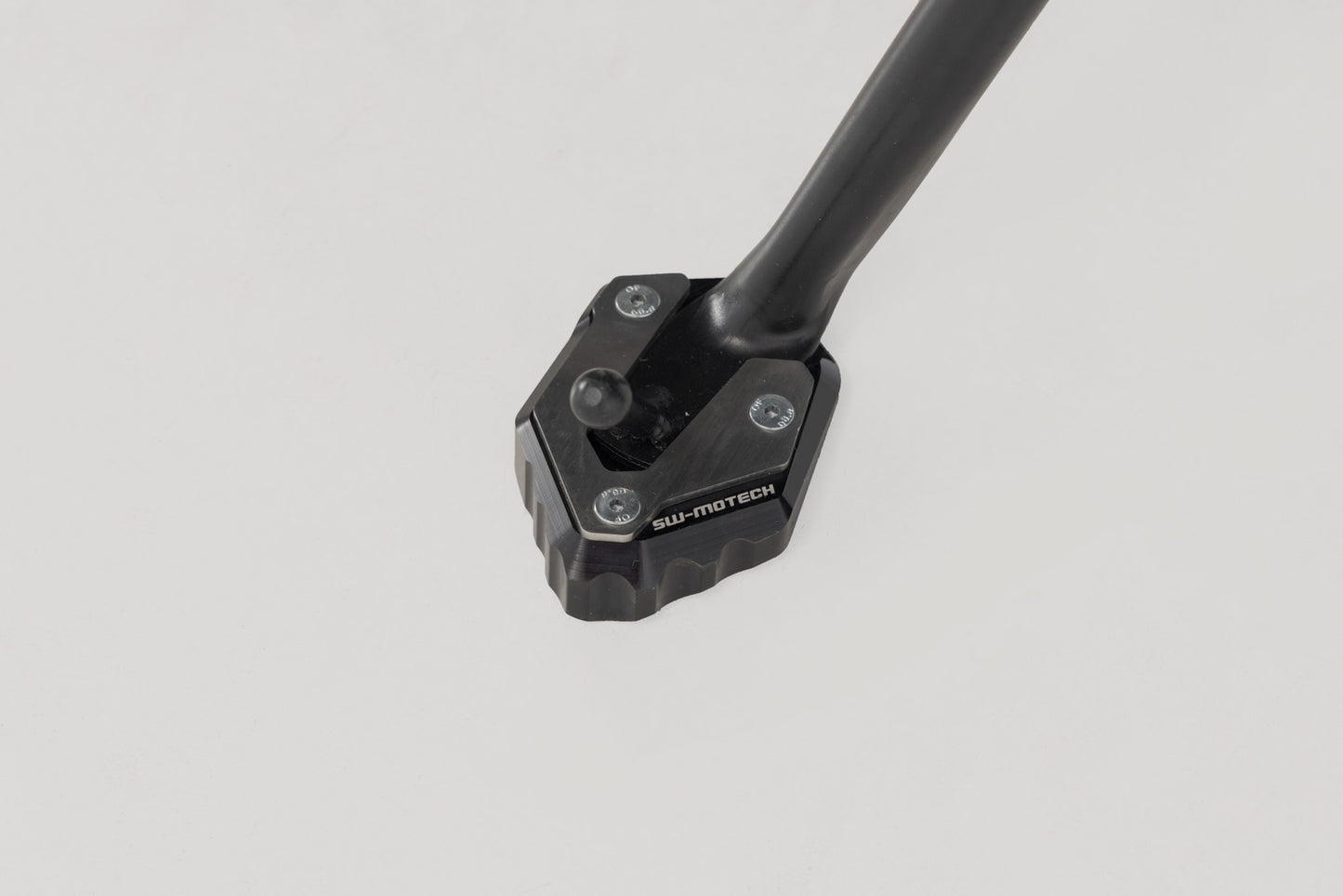 SW-MOTECH Extension para caballete lateral Negro/plateado. MT-07/Trac/MotoCageXSR700YZF-R7.