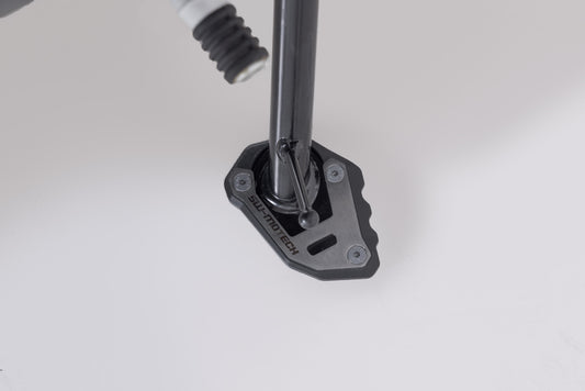 SW-MOTECH Extensión para caballete lateral Negro/Plateado. Trium Speed 400/Scrambler 400X/XC.