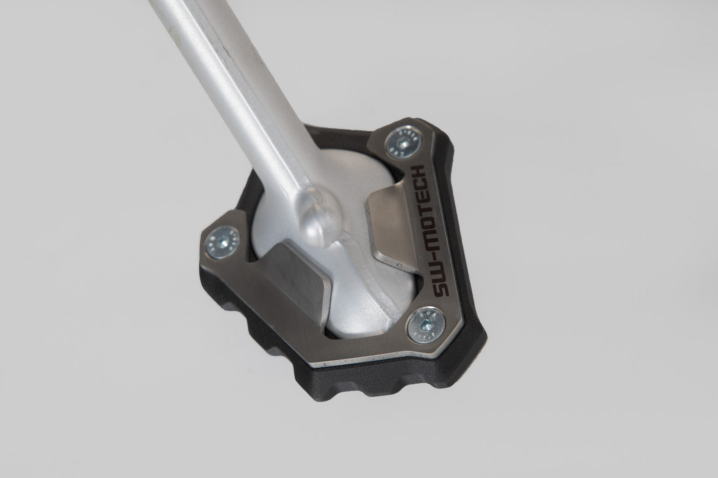 SW-MOTECH Extension para caballete lateral Negro/plateado. Modelos Triumph 1200 (18-).