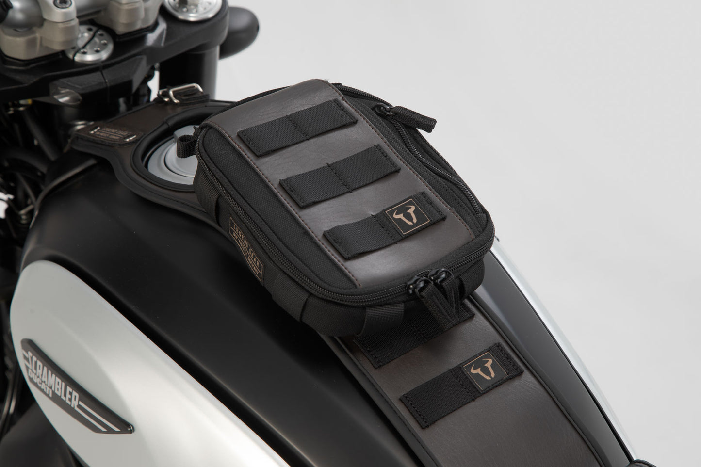 SW-MOTECH Soporte T-Lock Con adaptador Molle.