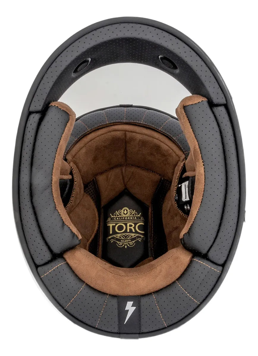 Interior acolchado en tonos café y negro del casco TORC T1 Newport edición especial