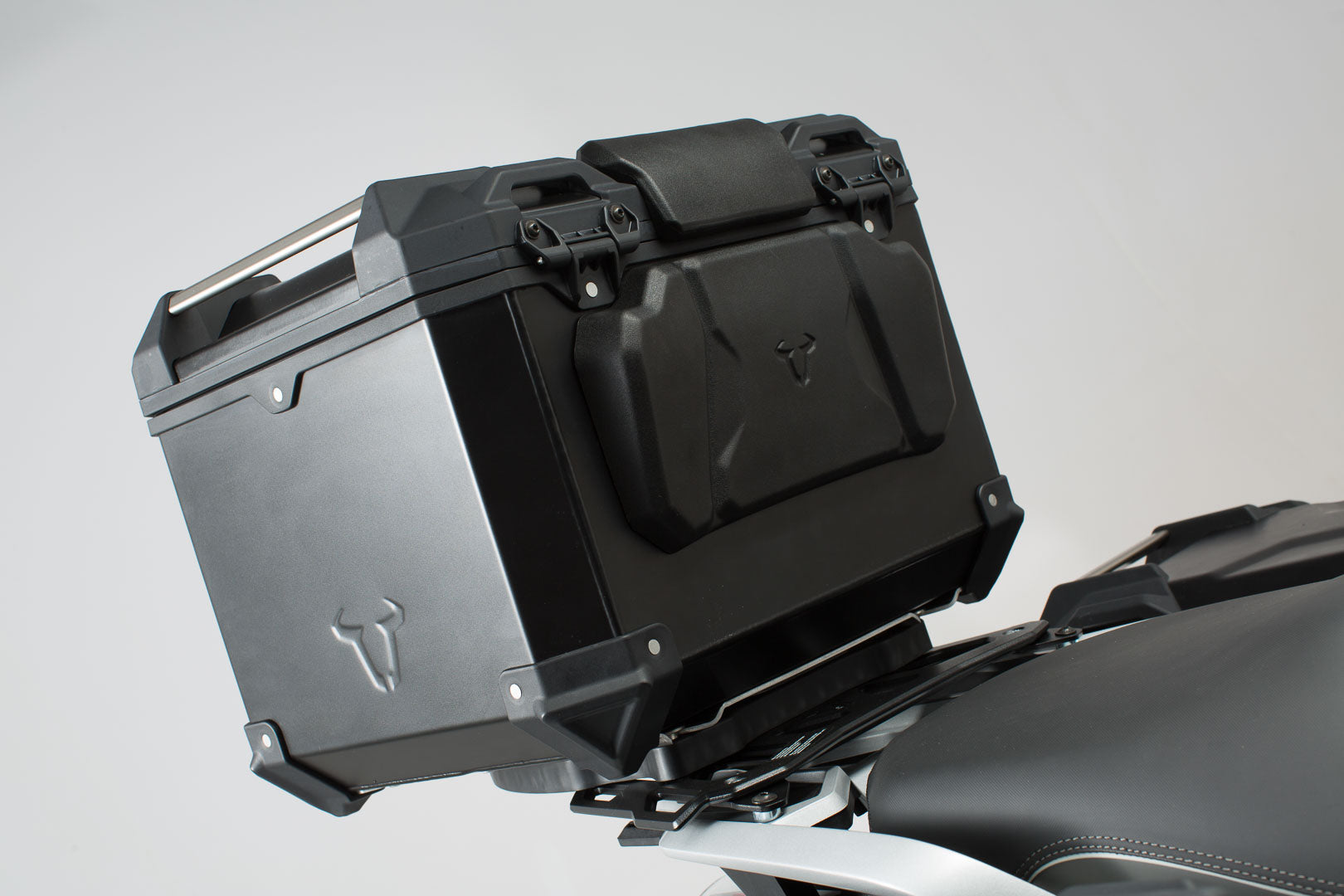 SW-MOTECH Respaldo de pasajero para maleta topcase TRAX ADV Negro.