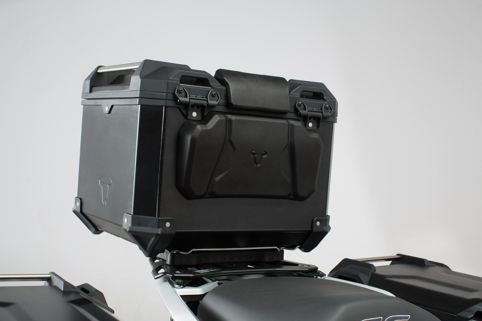 SW-MOTECH Respaldo de pasajero para maleta topcase TRAX ADV Negro.