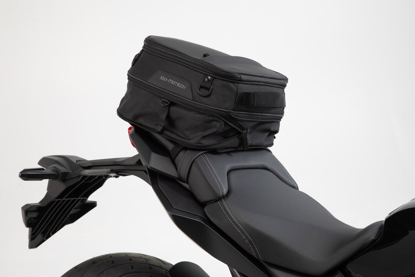 SW-MOTECH Bolsa trasera ION S 7-15 l. Negro. Poliéster 600D / Vinilo blando.