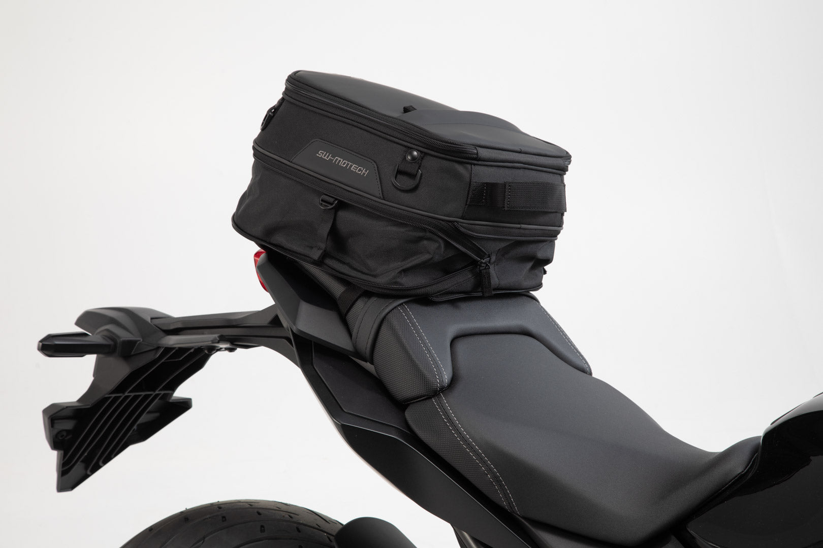 SW-MOTECH Bolsa trasera ION S 7-15 l. Negro. Poliéster 600D / Vinilo blando.