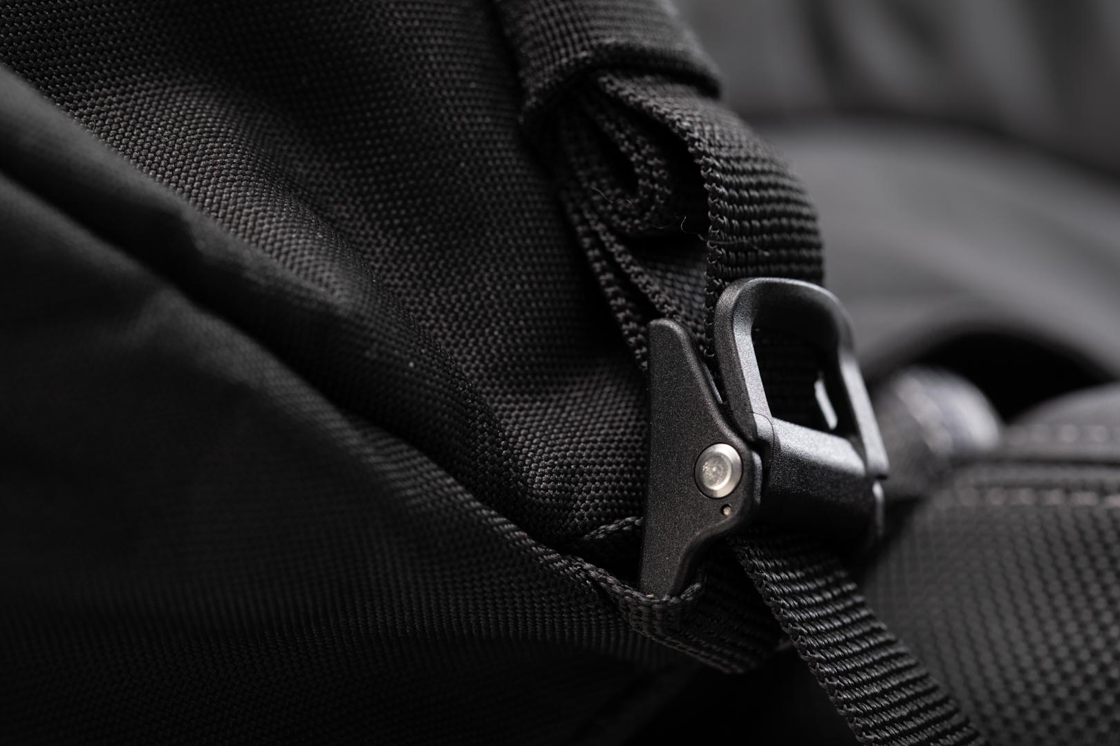 SW-MOTECH Bolsa trasera ION L 50 l. Negro. Poliéster 600D / Vinilo blando.