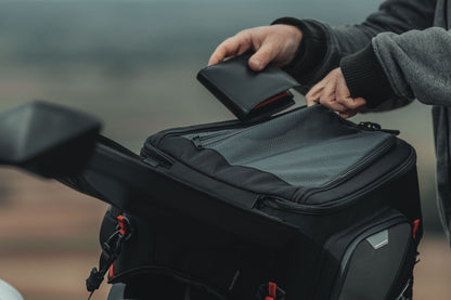 SW-MOTECH Bolsa trasera PRO Rearbag 1680D Nailon ballistic. Negro/Antracita. 22-34 l.