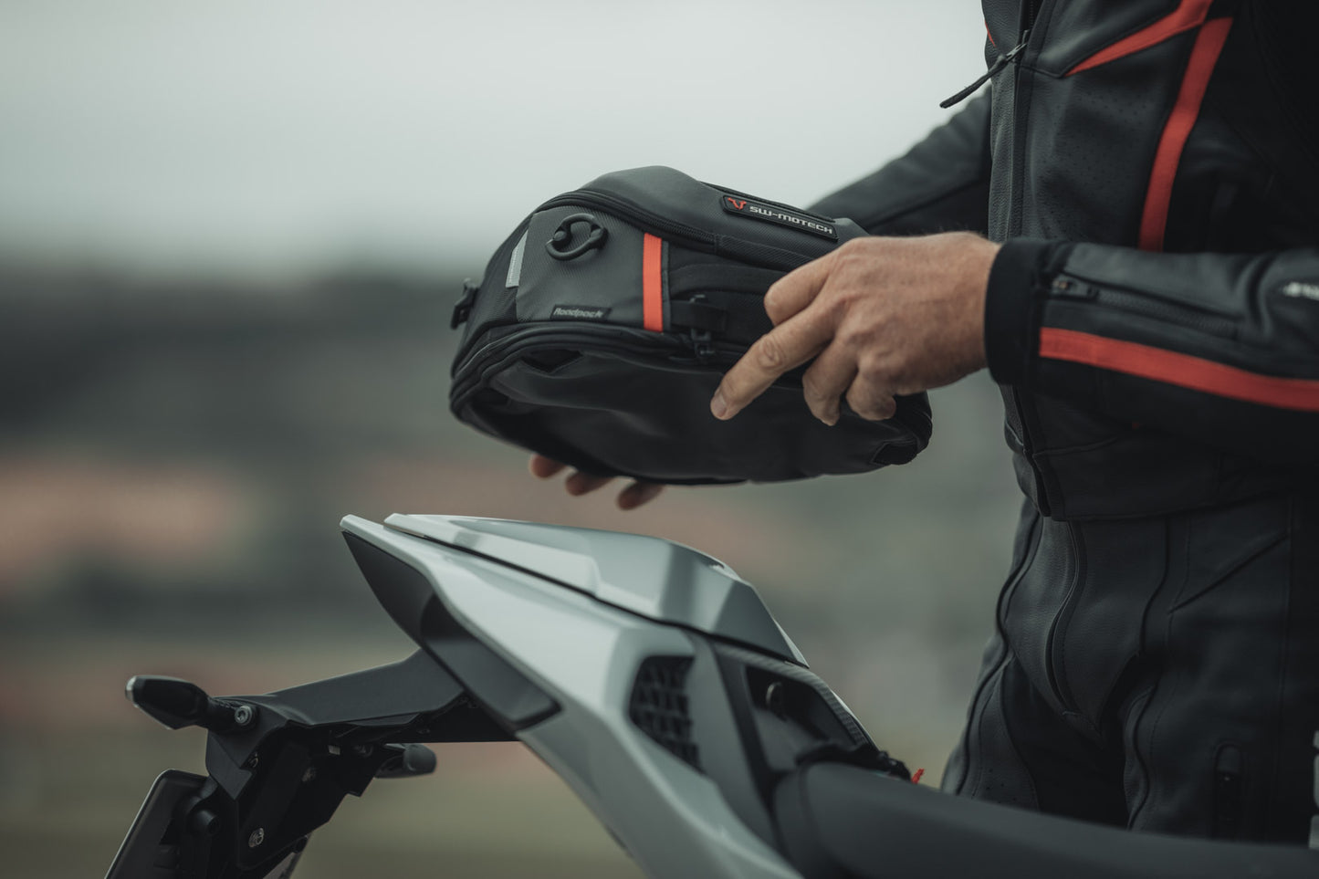SW-MOTECH Bolsa trasera PRO Roadpack 1680D Nailon ballistic. Negro/Antracita. 8-14 l.