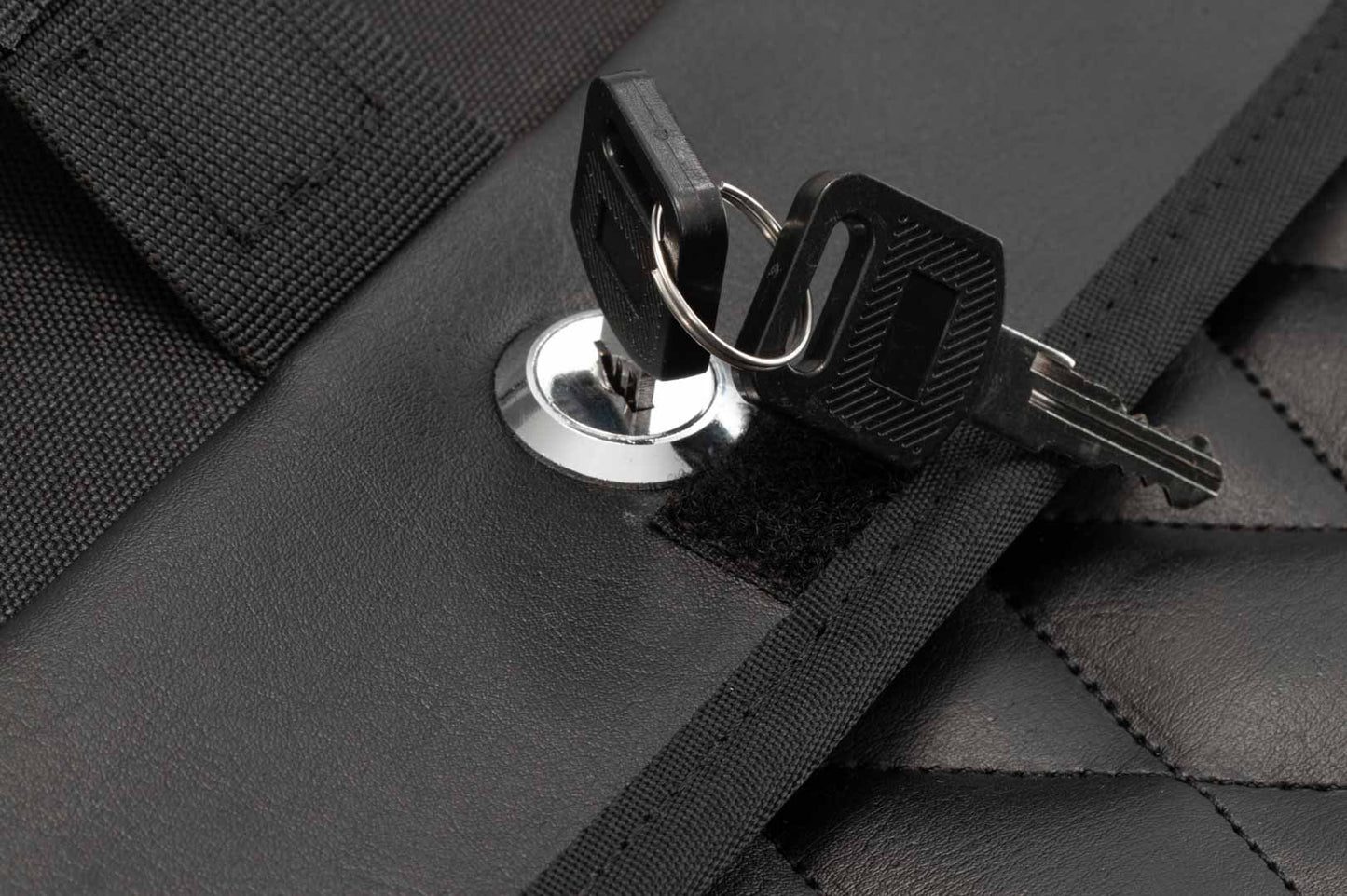SW-MOTECH Bolsa lateral Legend Gear LH1  195 l. Poliéster 600D/cuero artificial. SLH dere.