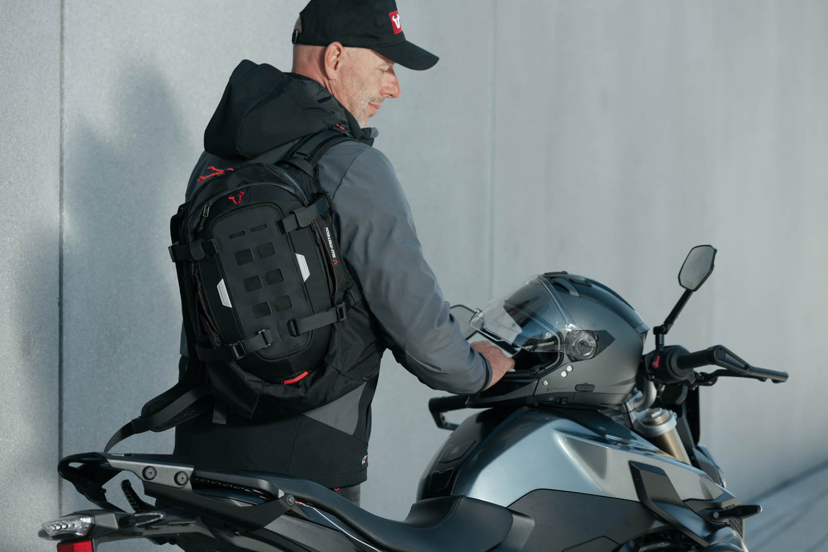SW-MOTECH Mochila PRO Cosmo 16l. Negro/Antracita.