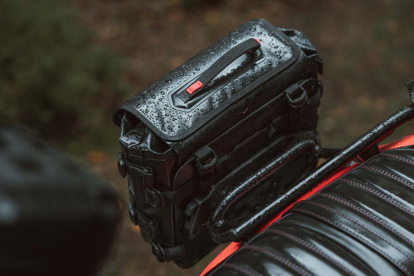 SW-MOTECH SysBag WP S con placa adaptadora a la derecha 12-16l. Impermeable. Para soportes laterales.