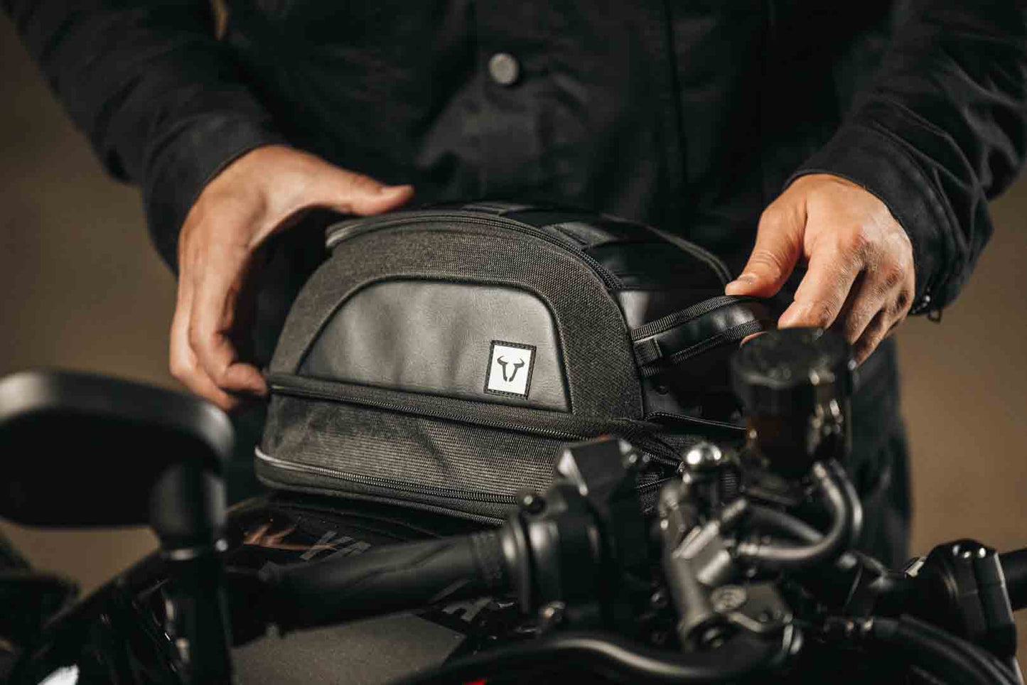 SW-MOTECH Legend Gear bolsa de depósito magnética LT3 35 l - 55 l. Soporte magnetico.