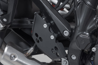 SW-MOTECH Protector para las bombas de freno Negro. KTM 1290 / 1390 Super Adventure (21-).