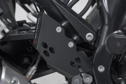 SW-MOTECH Protector para las bombas de freno Negro. KTM 1290 / 1390 Super Adventure (21-).
