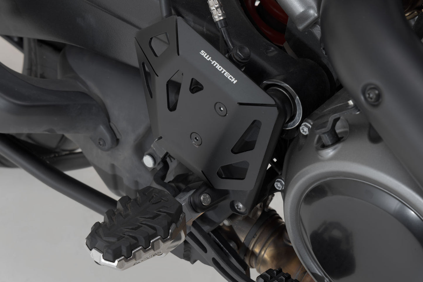 SW-MOTECH Protección para bomba de freno Negro. Harley-Davidson Pan America (21-).