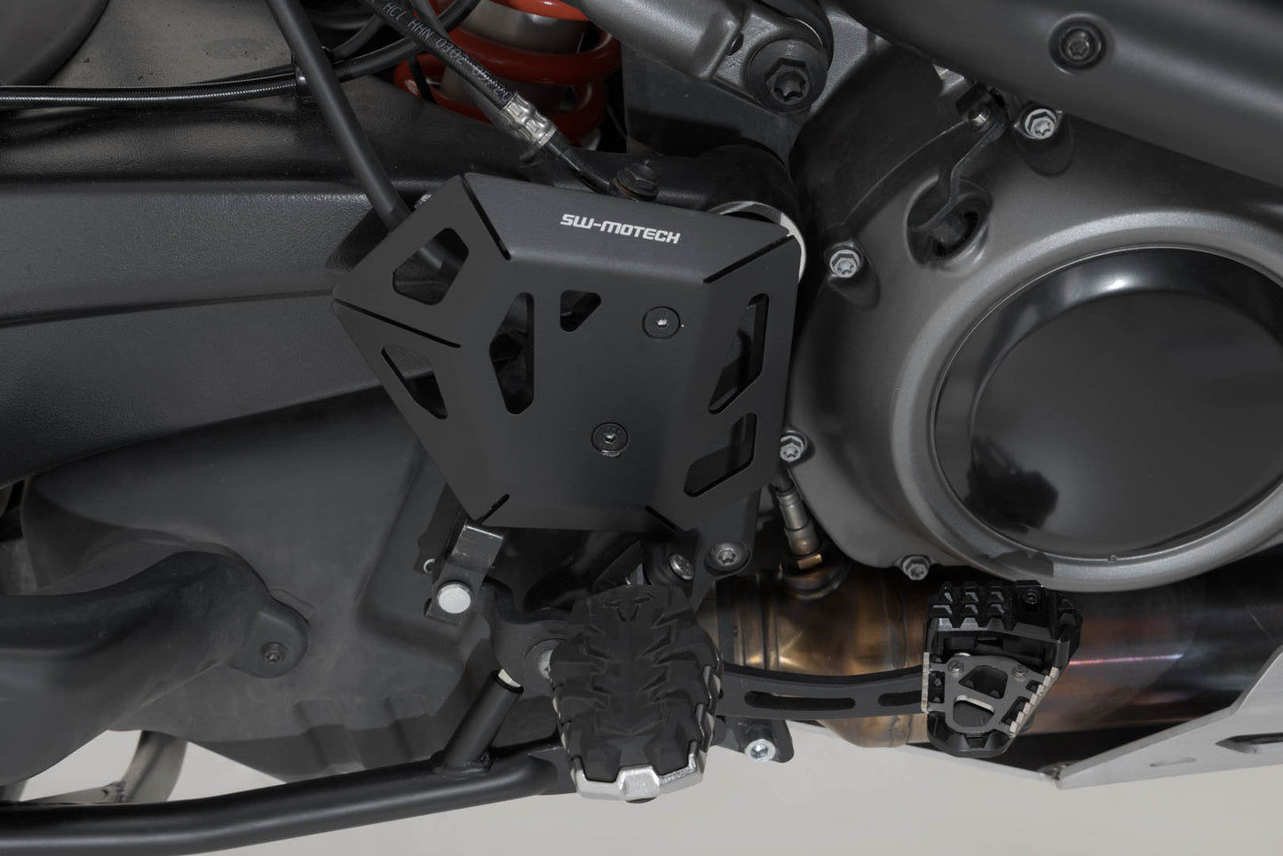 SW-MOTECH Protección para bomba de freno Negro. Harley-Davidson Pan America (21-).