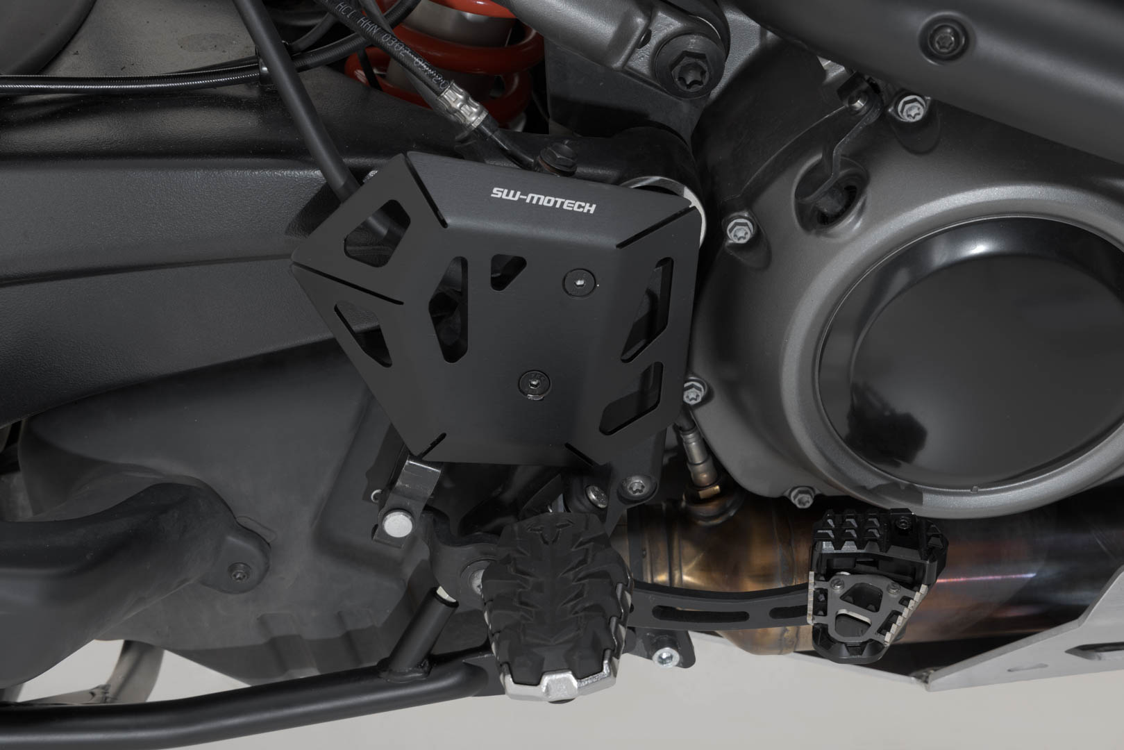 SW-MOTECH Protección para bomba de freno Negro. Harley-Davidson Pan America (21-).