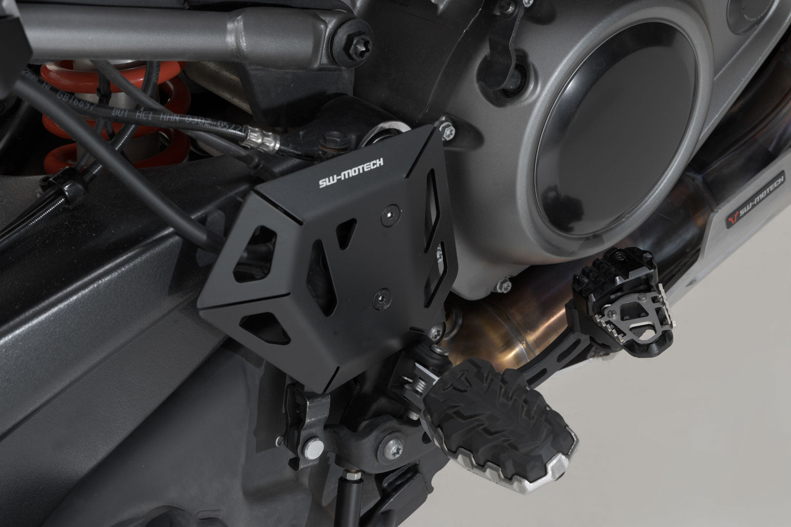 SW-MOTECH Protección para bomba de freno Negro. Harley-Davidson Pan America (21-).