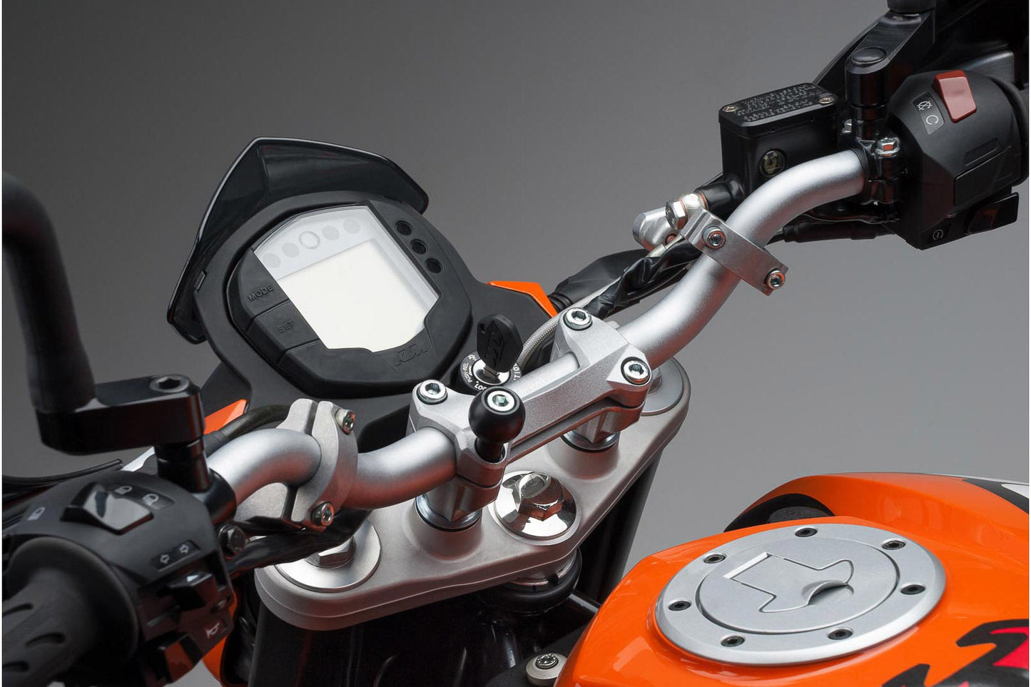 SW-MOTECH Bola M8 Soporte M8. Bola de 1". Para brazo RAM.