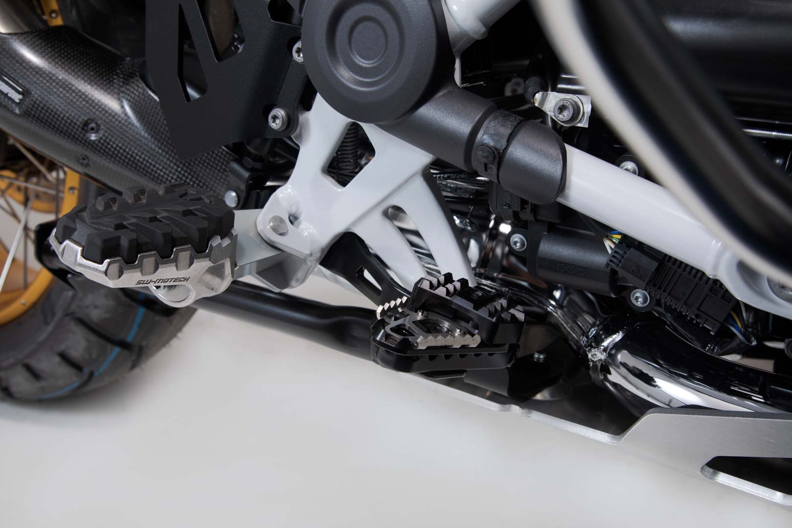 SW-MOTECH Extensión del pedal de freno Negro. BMW R1200GS (12-18) R1250GS (18-).