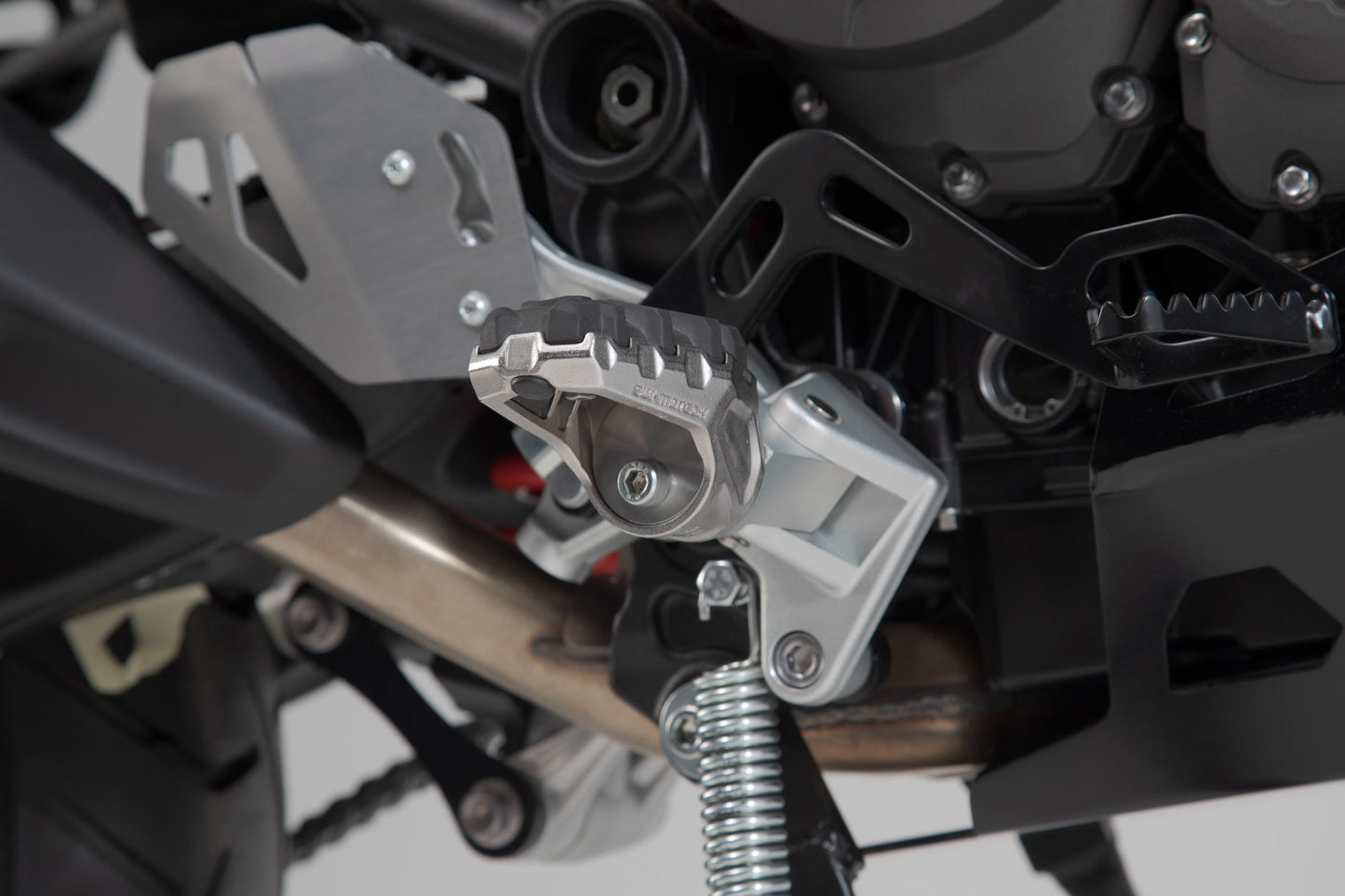 SW-MOTECH Kit reposapiés EVO Triumph Tiger 800/ 900/ 1200 Scrambler 1200.