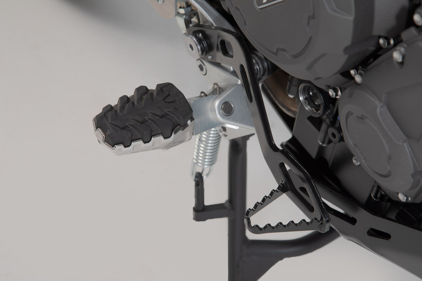 SW-MOTECH Kit reposapiés EVO Triumph Tiger 800/ 900/ 1200 Scrambler 1200.