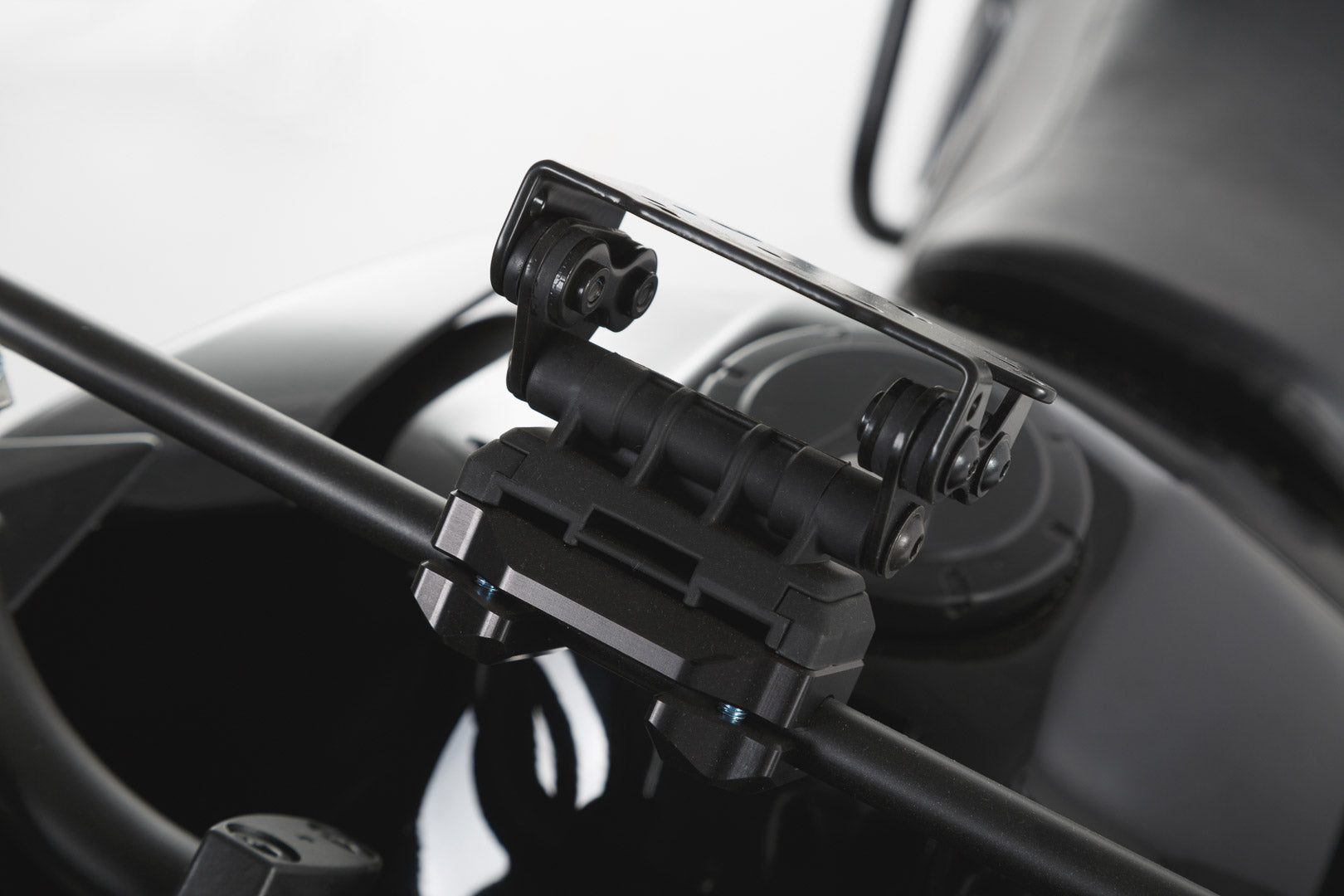 SW-MOTECH Soporte de GPS QUICK-LOCK para barra cruzada Negro. Amortiguador.