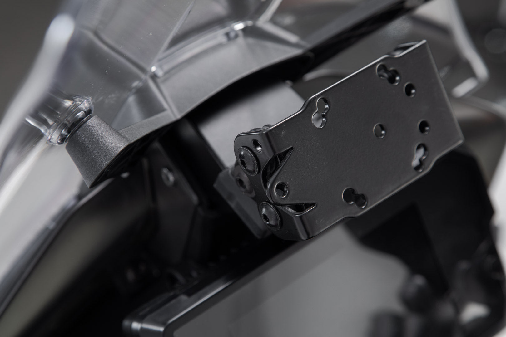 SW-MOTECH Soporte GPS para salpicadero Negro. KTM 790 / 890 Adv Husqv. Norden 901.