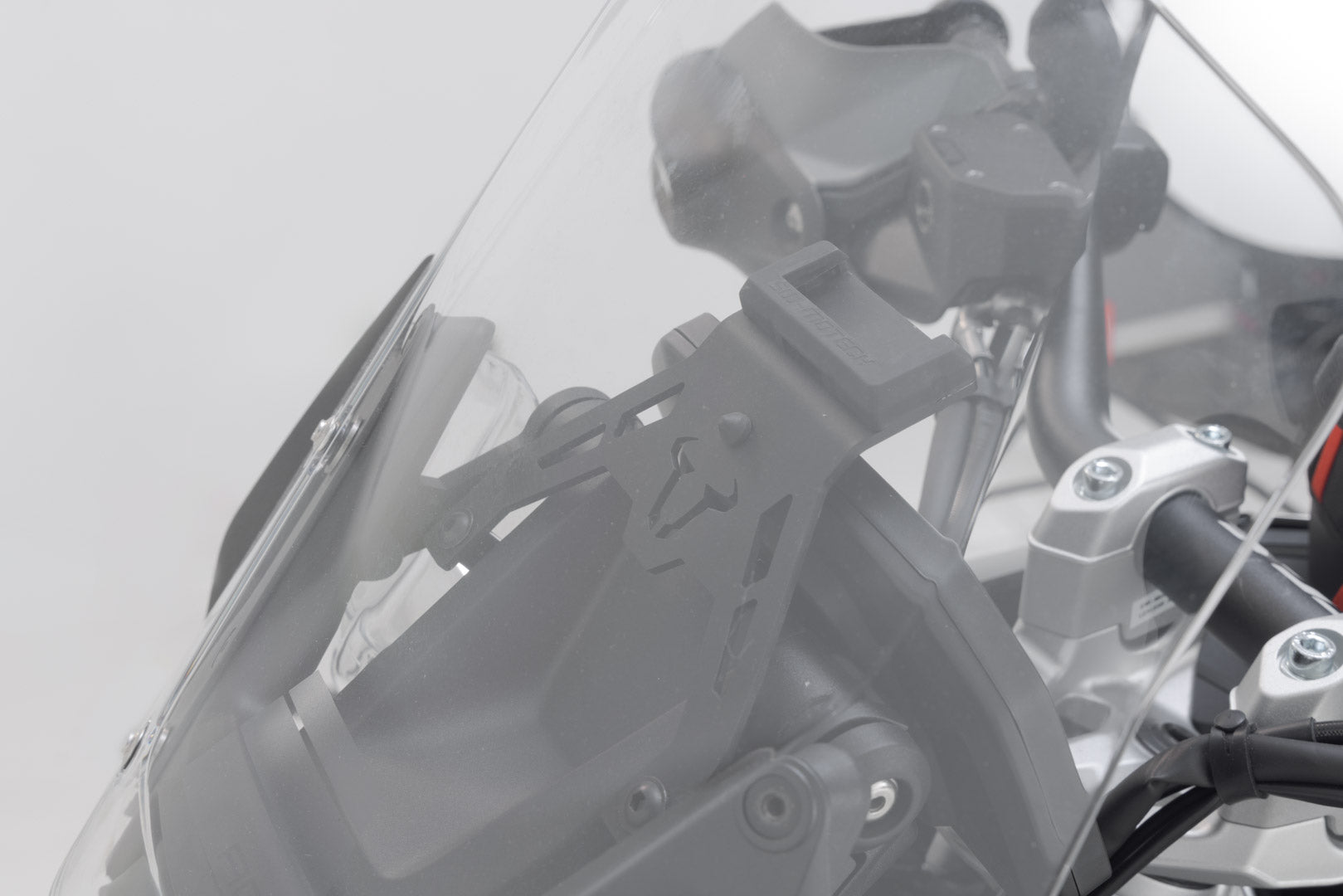 SW-MOTECH Soporte GPS en salpicadero Negro. BMW R 1300 GS (23-) / Adventure (24-).