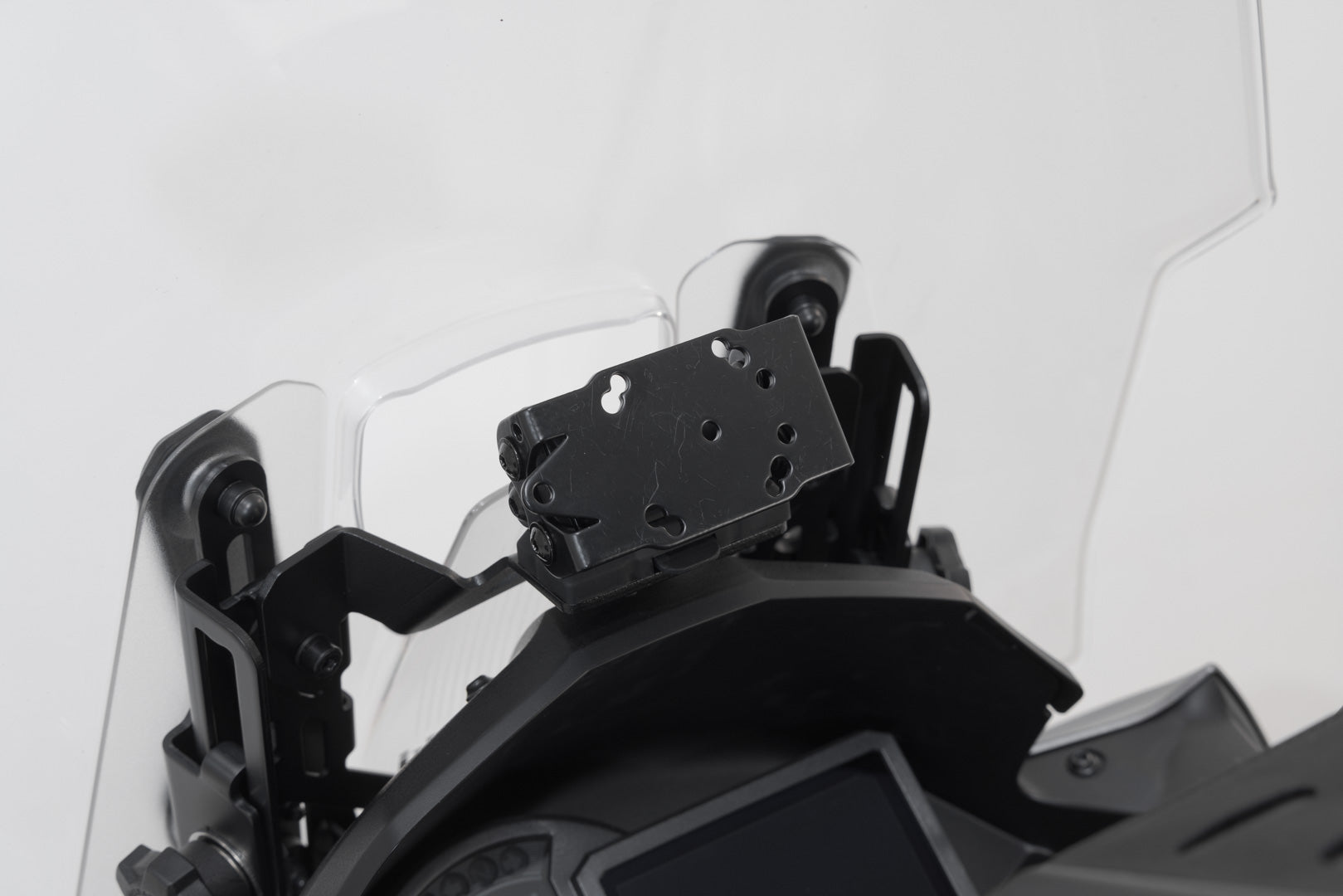 SW-MOTECH Soporte GPS para salpicadero Negro. Kawasaki Versys 1000 (18-) / 1100 (24-).