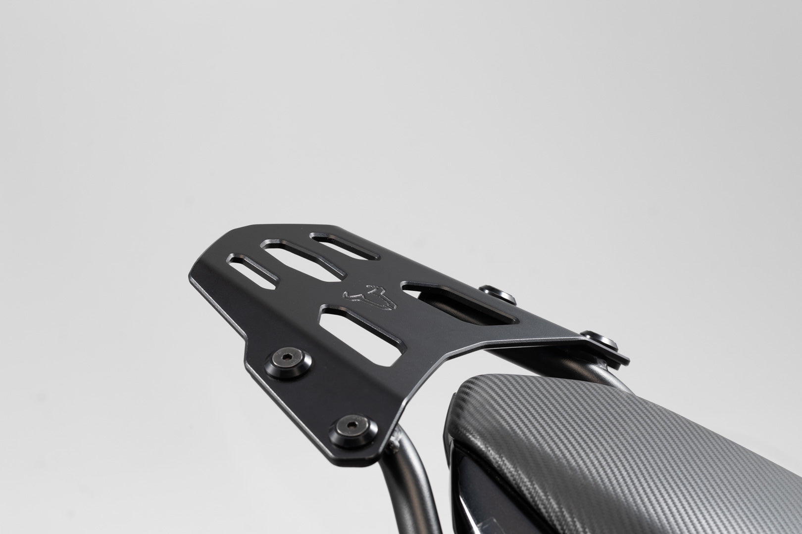 SW-MOTECH Placa adaptadora para portaequipaje STREET-RACK Para TRAX topcase ADV/ION/EVO. Negro.