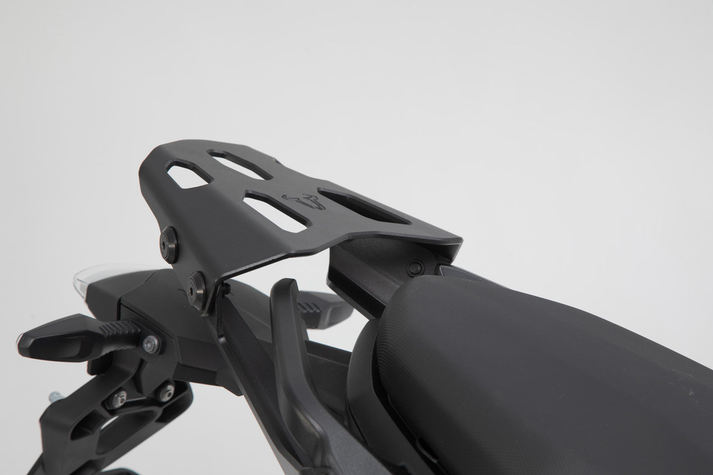 SW-MOTECH Portaequipaje STREET-RACK Negro. BMW F 900 R / XR (19-).