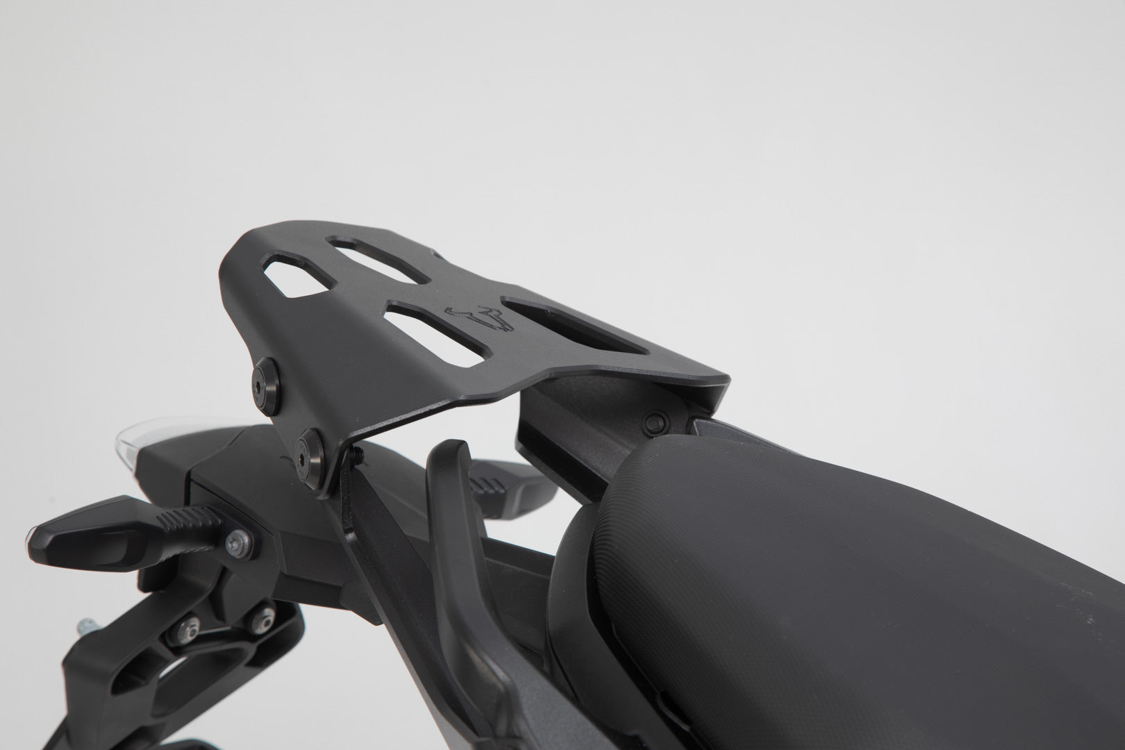 SW-MOTECH Portaequipaje STREET-RACK Negro. BMW F 900 R / XR (19-).