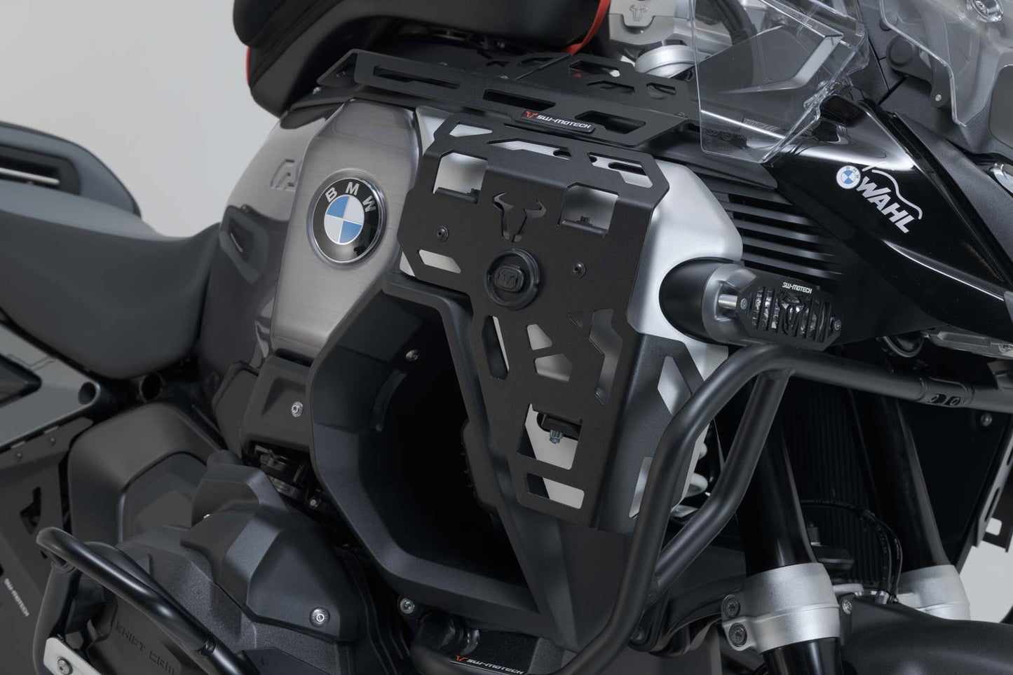 SW-MOTECH Placa portaequipaje para cubierta de tanque Negro. BMW R 1300 GS Adventure (24-).
