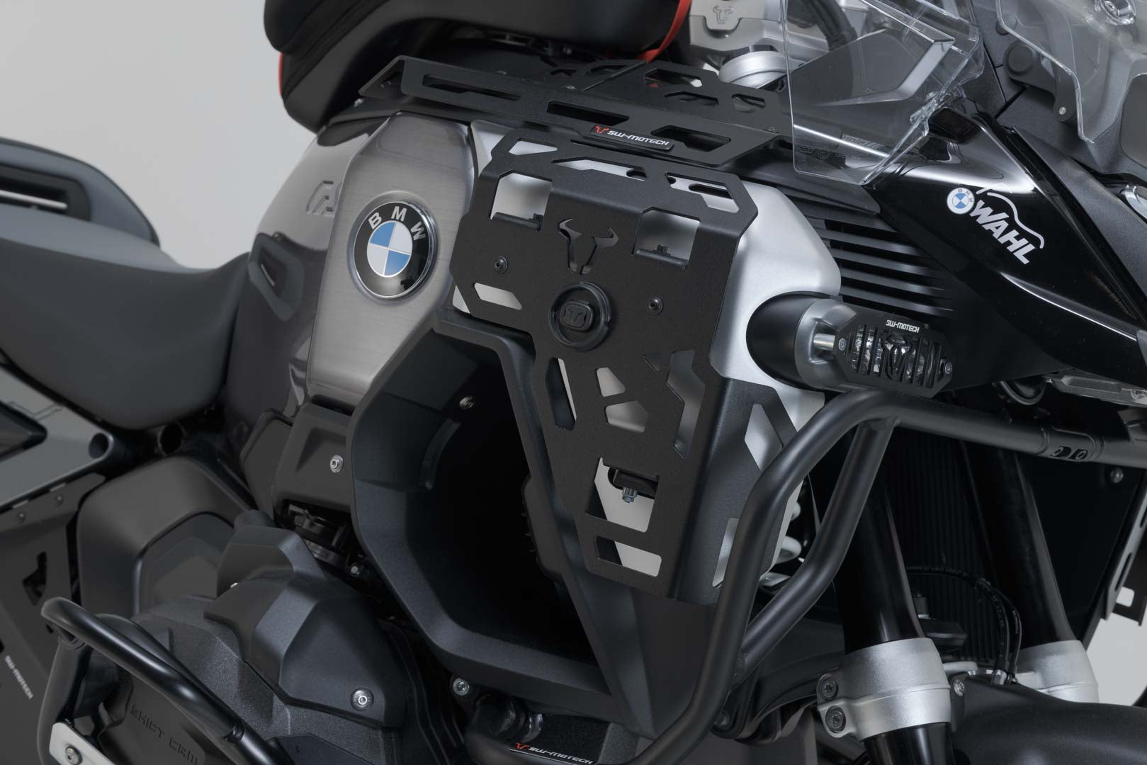 SW-MOTECH Placa portaequipaje para cubierta de tanque Negro. BMW R 1300 GS Adventure (24-).