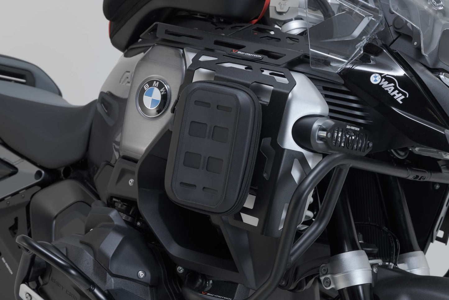 SW-MOTECH Placa portaequipaje para cubierta de tanque Negro. BMW R 1300 GS Adventure (24-).