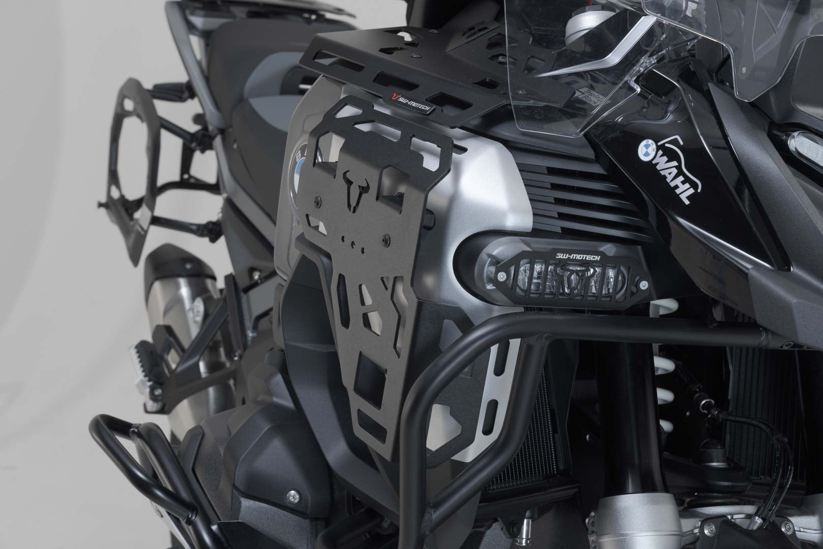 SW-MOTECH Placa portaequipaje para cubierta de tanque Negro. BMW R 1300 GS Adventure (24-).